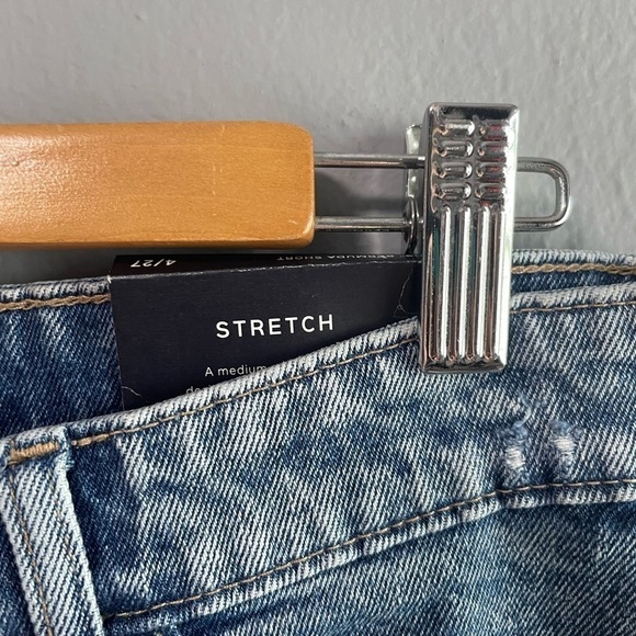 NWT Gap stretch bermuda distressed cutoff denim shorts. Size 4/27 - Picture 7 of 9